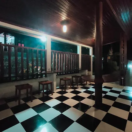 Lo Sari Bungalow